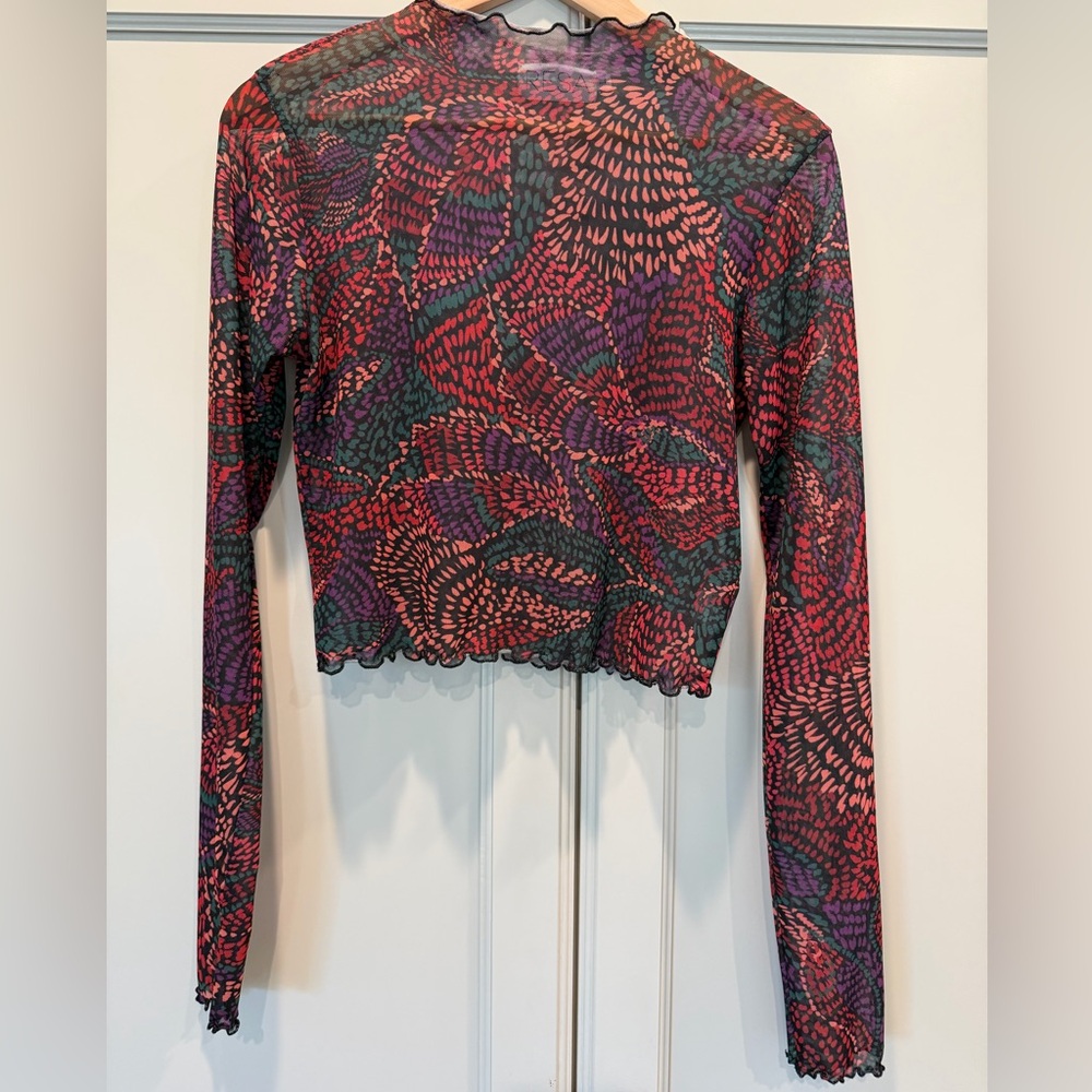 RESA Long Sleeve Mesh Crop Top